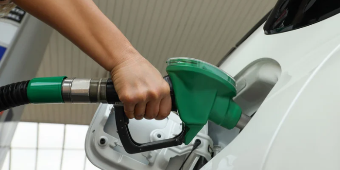 AGU entra com 20 ações contra distribuidoras e postos suspeitos de preços abusivos de combustíveis e pede R$ 63,8 milhões em indenizações.