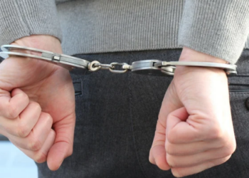 Redução da maioridade penal volta ao debate político em 2026, com propostas para responsabilizar adolescentes a partir dos 16 anos e divergências no Senado.