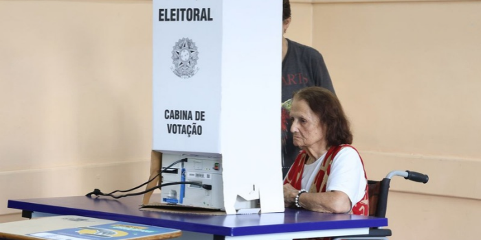 TSE informa que 4.352 seções eleitorais mudaram de endereço para o segundo turno, em 25 de outubro. Veja como consultar o local de votação.