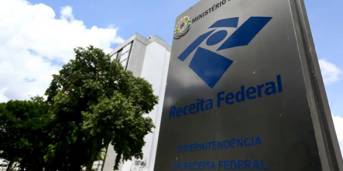 Receita Federal libera consulta a 184 mil restituições do Imposto de Renda, com pagamento de R$ 531,6 milhões previsto para 30 de outubro.
