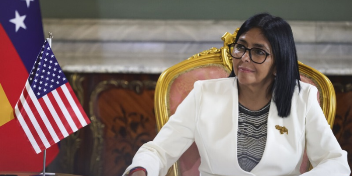 Venezuela amplia acordos com empresas internacionais para recuperar a produção de petróleo, expandir o gás natural e atrair bilhões em investimentos.