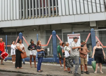 PM é detido em Três Rios por suspeita de vender voto. TRE-RJ também registra prisão por boca de urna, problemas com ônibus e troca de 150 urnas.