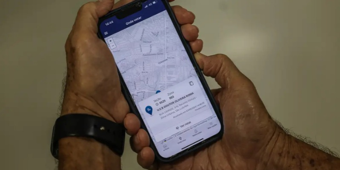 Mais de 300 mil eleitores solicitaram voto em trânsito no segundo turno de 2026. Entenda as regras, onde votar e como consultar o local autorizado.