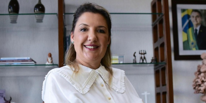 Ex-presidente da Caixa, Daniella Marques pode integrar o secretariado de Douglas Ruas. Nomeação ainda não foi confirmada.