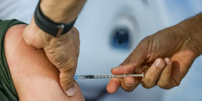 Vacinação contra meningite atinge 67% dos adolescentes no Brasil. Ministério da Saúde lança painel para ampliar cobertura da vacina meningocócica ACWY.