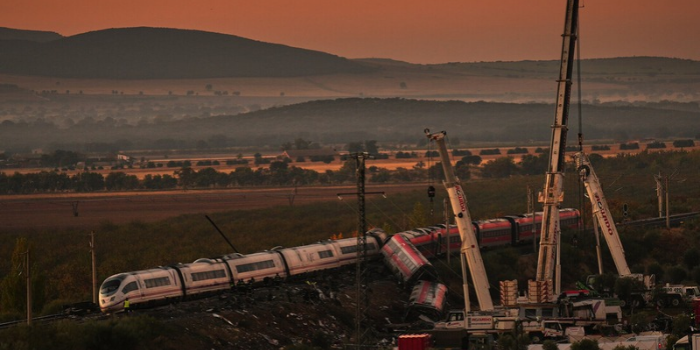 Ex-ministra espanhola Fátima Báñez é apontada entre as vítimas de acidente ferroviário em Toledo. Colisão entre trens teria deixado ao menos 69 mortos.