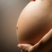 Pesquisa revela que 79% das gestantes brasileiras têm dúvidas sobre bronquiolite e VSR. Saiba os riscos para os bebês e como funciona a vacinação pelo SUS.