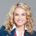 Morre Lua Blanco, aos 39 anos, após enfrentar câncer. Atriz e cantora ficou famosa como Roberta Messi na novela Rebelde e deixa legado na TV e na música.