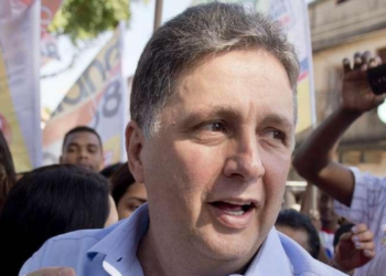 MPE defende que TSE aceite desistência de Garotinho; decisão pode retirar seus votos dos válidos e dar vitória a Douglas Ruas no primeiro turno.