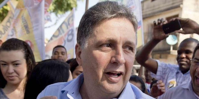 MPE defende que TSE aceite desistência de Garotinho; decisão pode retirar seus votos dos válidos e dar vitória a Douglas Ruas no primeiro turno.