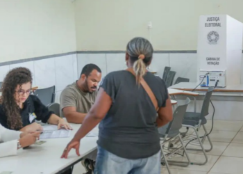 TSE esclarece instabilidade que interrompeu por cerca de 50 minutos a atualização dos votos para presidente no primeiro turno das eleições.
