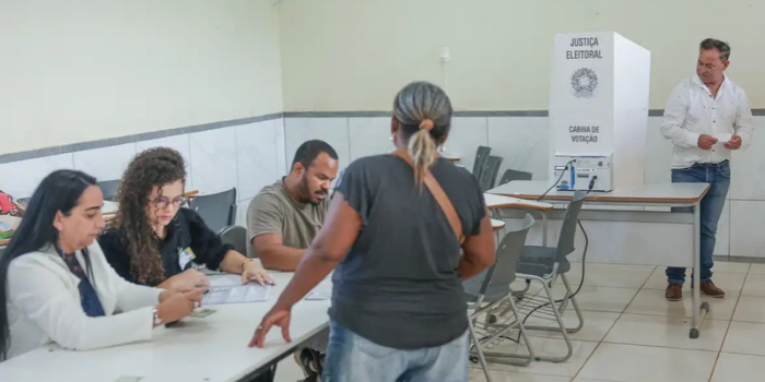 TSE esclarece instabilidade que interrompeu por cerca de 50 minutos a atualização dos votos para presidente no primeiro turno das eleições.