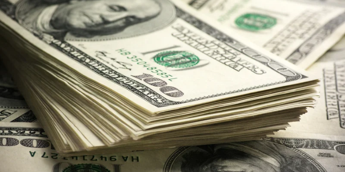 Mercado reage ao resultado do primeiro turno das eleições com dólar em forte queda e Ibovespa acima dos 200 mil pontos nesta segunda-feira.