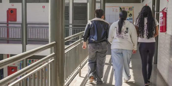Faculdades têm até 7 de outubro para aderir às vagas remanescentes do Fies 2026. Inscrições dos estudantes acontecem de 26 de outubro a 3 de novembro.