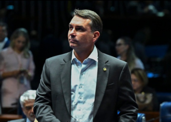 Flávio Bolsonaro e Nikolas Ferreira iniciam em Minas o “Bloquinho do 22”, com 13 atos previstos em 11 estados.
