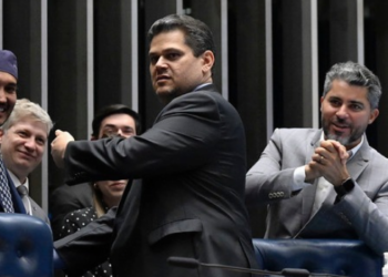 Fim da escala 6x1 pode ser votado no Senado em 15 de outubro. PEC prevê 40 horas semanais, dois dias de descanso e salário sem redução.