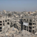 Guerra em Gaza completa três anos com mais de 74 mil palestinos mortos. Israel homenageia vítimas do Hamas enquanto ataques persistem apesar do cessar-fogo.