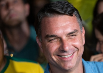 Partido Novo anuncia apoio a Flávio Bolsonaro no segundo turno das eleições presidenciais após reunião da direção nacional com o candidato em Brasília.