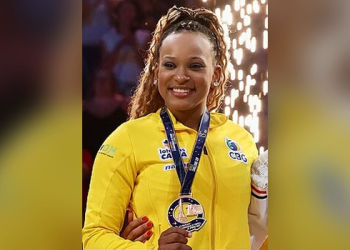 Rebeca Andrade conquista tricampeonato mundial no salto em Roterdã, chega a 10 medalhas em Mundiais e amplia sua história na ginástica brasileira.