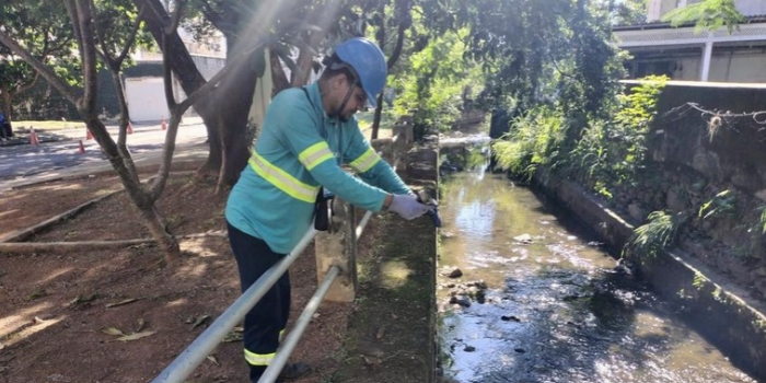 Pesquisadores da Fiocruz analisaram amostras de água de cinco rios e canais ligados à Baía de Guanabara e identificaram resíduos de cocaína com potencial de causar danos à vida aquática.