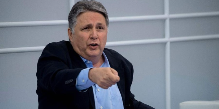 Anthony Garotinho teve o direito de votar no segundo turno suspenso após decisão unânime do TRE-RJ.