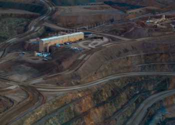 Negócios com minerais críticos movimentam US$ 6 bilhões em 2026, enquanto projetos brasileiros de terras raras atraem empresas estrangeiras e novos investimentos.