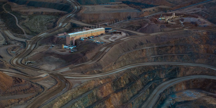 Negócios com minerais críticos movimentam US$ 6 bilhões em 2026, enquanto projetos brasileiros de terras raras atraem empresas estrangeiras e novos investimentos.