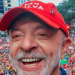 Lula é reeleito presidente do Brasil em 2026 após vencer Flávio Bolsonaro no segundo turno. Confira os resultados da apuração e os detalhes da vitória.
