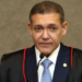 TSE determina a suspensão do canal “Exército do Lula”, com cerca de 3,3 milhões de participantes, após pedido da campanha de Flávio Bolsonaro.