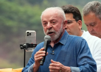 Lula participa de ato na Avenida Paulista, pede mobilização contra a abstenção e destaca educação, segurança pública e fim da escala 6x1.
