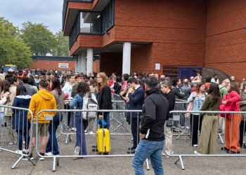 Eleitores chegaram às urnas em Londres e descobriram que suas seções estavam na Escócia; Justiça Eleitoral explica mudança de jurisdição.