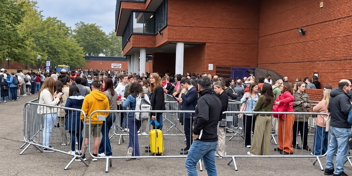 Eleitores chegaram às urnas em Londres e descobriram que suas seções estavam na Escócia; Justiça Eleitoral explica mudança de jurisdição.