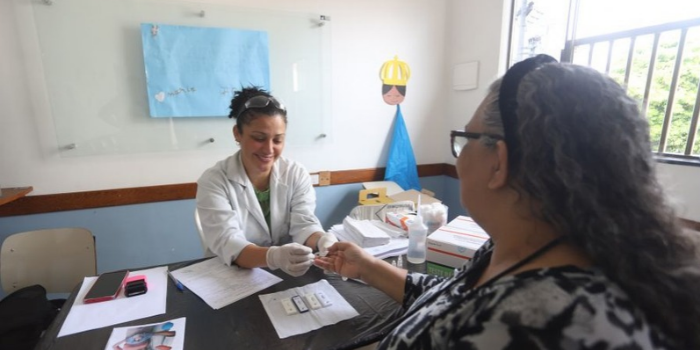 Mobilização durante o mês de outubro amplia informações sobre prevenção e cuidados com a saúde da mulher