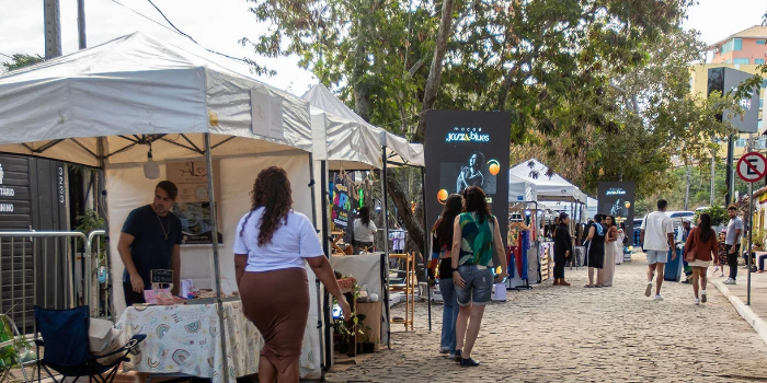 Feira Sustent’Arte reúne mais de 50 expositores em Macaé e promove empreendedorismo, artesanato sustentável e atividades culturais gratuitas.