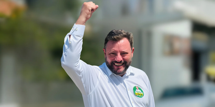 Doação de R$ 1 mil apareceu como R$ 10 trilhões na campanha de Dr. Elcio, em SC. Valor já foi corrigido no sistema eleitoral.