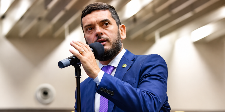 Alexandre de Moraes determina transferência de Rodrigo Bacellar da prisão federal de Mossoró para o Rio de Janeiro. Seppen confirma decisão do STF.