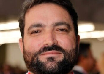 Advogado próximo de Flávio Bolsonaro teria movimentado R$ 6,6 bilhões em apostas. PF investiga suspeita de lavagem de dinheiro e questiona operações na Blaze.